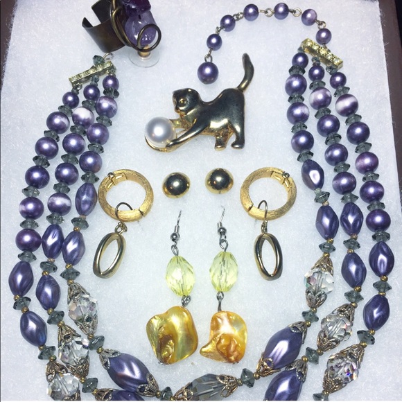 Vintage Jewelry Coming Soon! - Picture 1 of 3